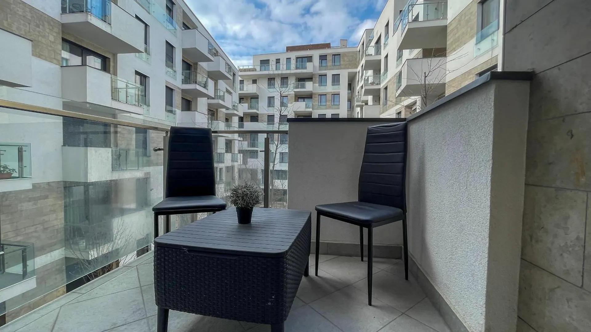 Mira Apartman - Hostaid Budapest Apartment